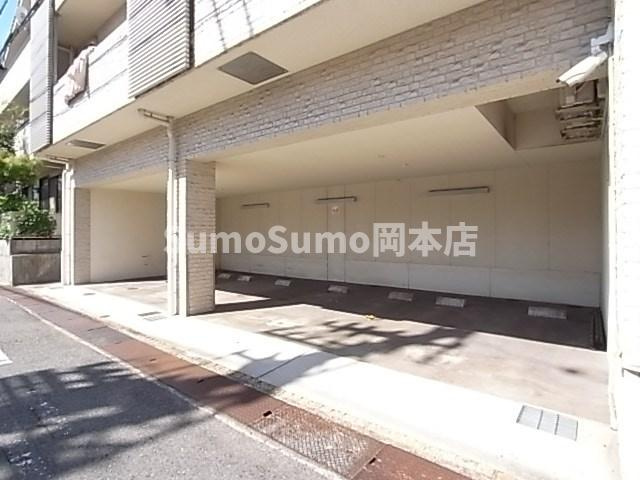 カーサ岡本２丁目の駐車場