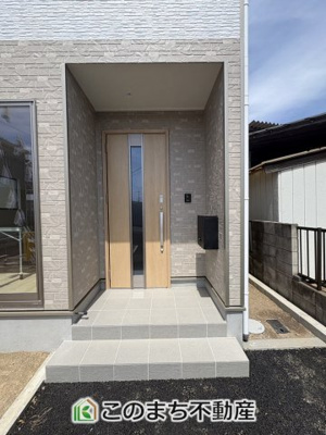 【エントランス】 | CRADLE GARDEN古河市諸川第9　3 | 雨の日の入退室も安心の玄関ポーチ☆