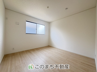 【洋室】 | CRADLE GARDEN古河市諸川第9　3 | 窓が多く明るい室内が好印象☆