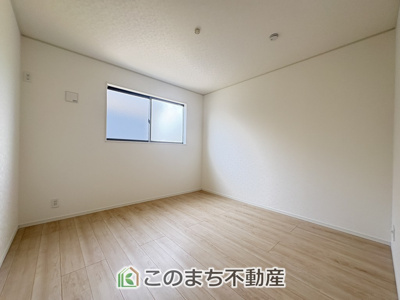 【洋室】 | CRADLE GARDEN古河市諸川第9　3 | 窓が多く明るい室内が好印象☆