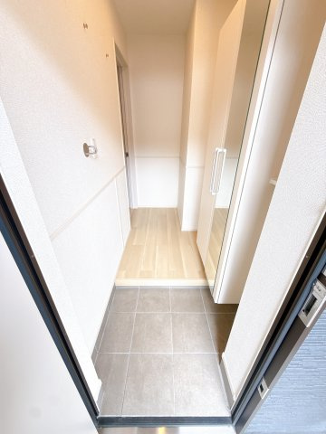 【玄関】 | ハイグレイス５番館 | ※同物件、同タイプ、間取り反転のお部屋です