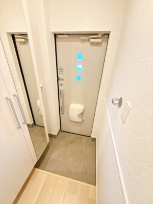 【玄関】 | ハイグレイス５番館 | ※同物件、同タイプ、間取り反転のお部屋です