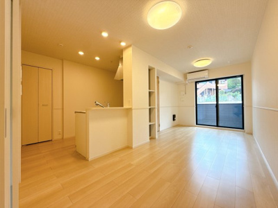 【居間・リビング】 | ハイグレイス５番館 | ※同物件、同タイプ、間取り反転のお部屋です