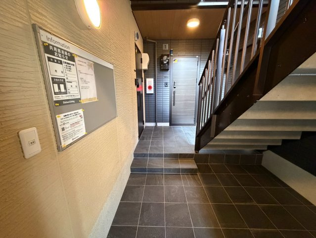 D-ROOM中小阪のロビー