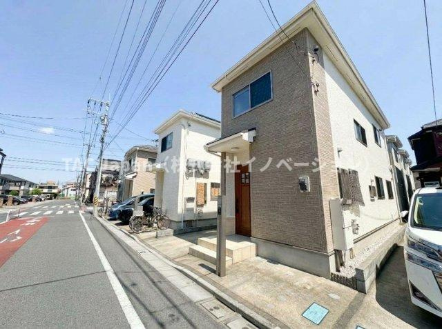 古千谷本町の良邸の外観|【便利な駐輪スペース完備】
ご家族分の駐輪スペースを確保したゆとりある設計が光ります。