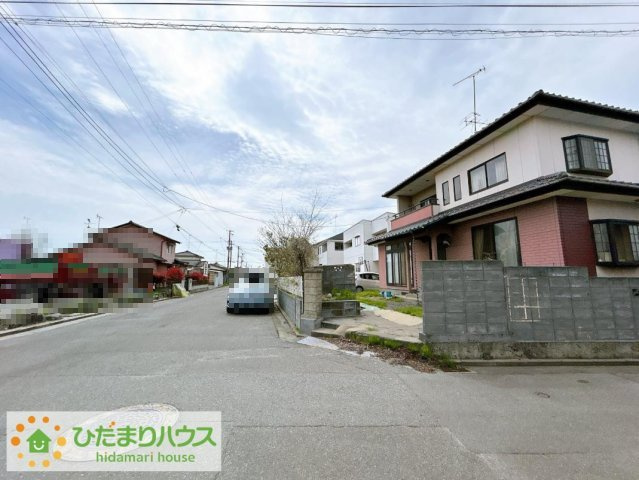 いわき市小名浜字吹松　中古戸建の前面道路含む現地写真