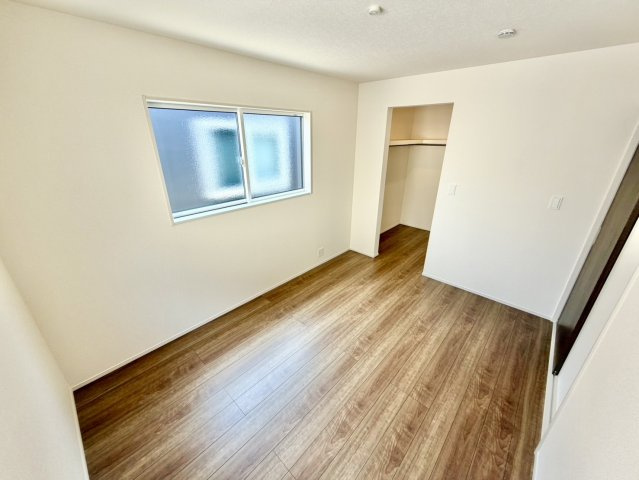 泉南市男里７丁目　新築戸建の洋室
