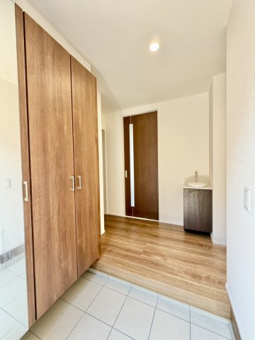 泉南市男里７丁目　新築戸建の玄関
