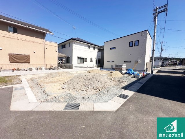高砂市阿弥陀町北池　第2期　新築一戸建ての外観|周辺は落ち着いた街並みの住宅地！子育てがしやすい住環境です！まだ未完成ですが、現地でしかわからない事もございます。是非一度ご覧ください。