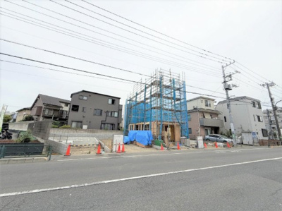 【外観】 | 【仲介手数料４０％ＯＦＦ！】■二子玉川駅１４分■バス停「吉沢」１分■高級デザインハウス | 決算特別キャンペーン！
家計応援サービスの限界に挑戦中！
「物件概要」の「諸費用」欄をご覧下さい！
■二子玉川駅１４分
■バス停１分も便利
■高級デザインハウス
■高断熱住宅
■モデルハウスあり