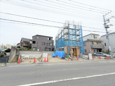 【外観】 | 【仲介手数料４０％ＯＦＦ！】■二子玉川駅１４分■バス停「吉沢」１分■高級デザインハウス | 諸費用１３０万円ＯＦＦです！
決算特別キャンペーン！
家計応援サービスの限界に挑戦中！
■二子玉川駅１４分
■バス停１分も便利
■高級デザインハウス
■高断熱住宅
■モデルハウスあり