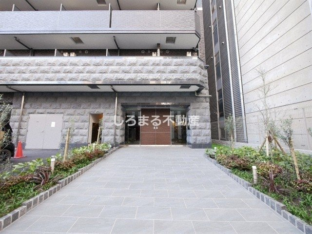 プレサンス谷町九丁目駅前のエントランス