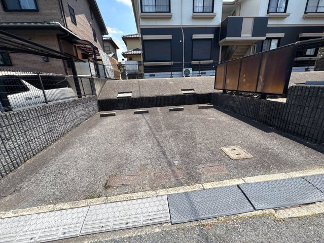 カワゼハイツ桜ヶ丘の駐車場