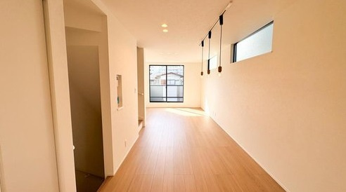 【新築戸建】南区久世大薮町「向日町」2LDK+S（納戸）の居間・リビング