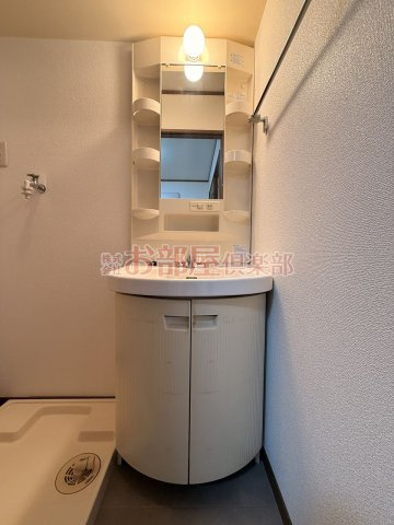 ベルセゾンの洗面所|※現況優先
明るい洗面所です