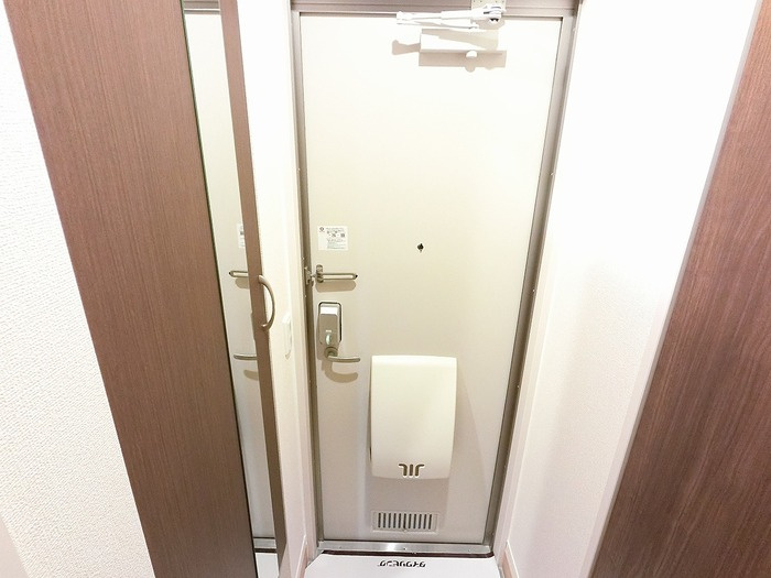 アクシズの玄関|玄関