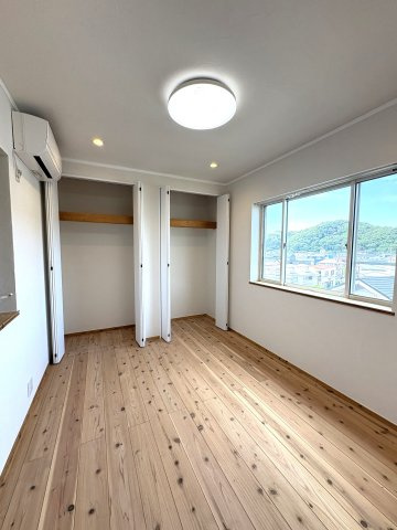 GREEN SIDE LIFE｜木の温もりと暮らす、逗子の丘の家。の洋室