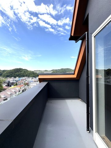 GREEN SIDE LIFE｜木の温もりと暮らす、逗子の丘の家。のバルコニー