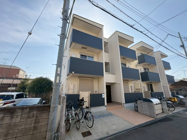 ラージヒル長瀬EASTの外観