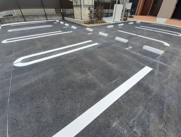 Ensoleilleの駐車場