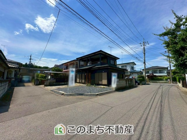宇都宮市針ヶ谷1期中古戸建の前面道路含む現地写真|前面道路は広々としてます！運転が苦手な方でもお車の出し入れ簡単で安心です☆
