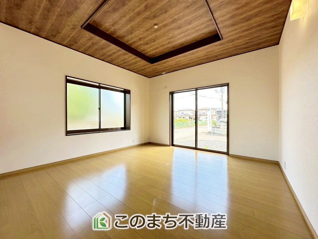 宇都宮市針ヶ谷1期中古戸建の居間・リビング|ご家族を近くに感じながら寛げる、ほどよい広さのリビング♪