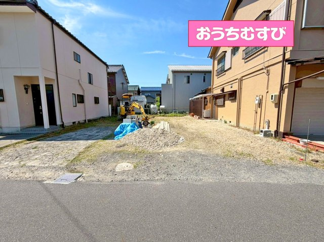 春日井市新開町2期1棟(全1棟)の前面道路含む現地写真