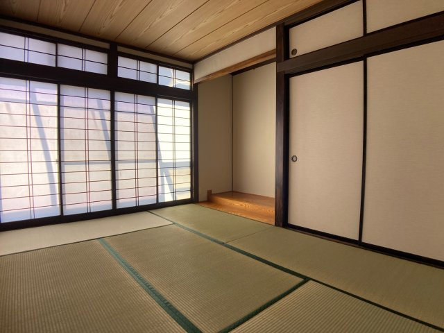 千曲市新田　中古住宅の和室|和室はお子様のお昼寝や客間として最適です♪