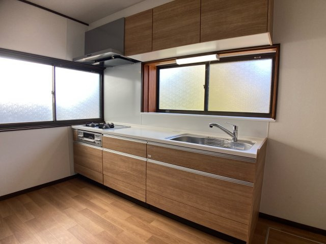 千曲市新田　中古住宅のキッチン|キッチンパネルはマグネット式収納がつけられます！いつでも見学可能です♪お問合せは＜Tel 026-477-7419＞まで♪ 