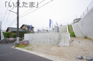 【外観】 | 【仲介手数料無料】川崎市麻生区千代ヶ丘8丁目　売地（全10区画）No.7区画　3980万円 | 東南、南西の角地、道路は6m×6m（ともに公道）