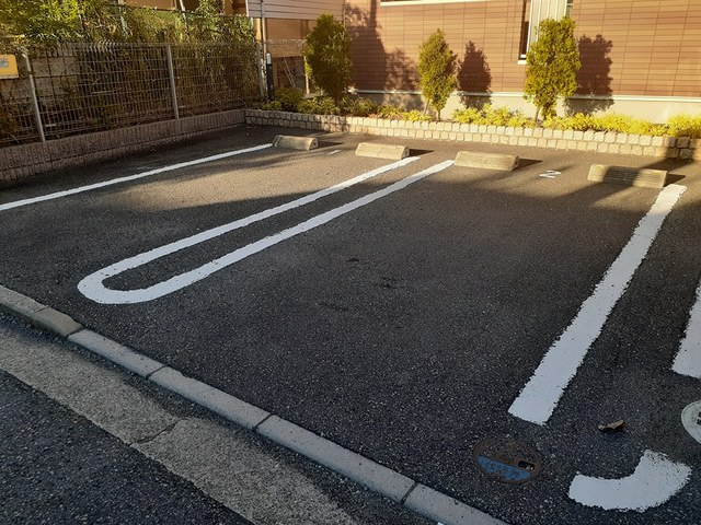 グレイス・アズーリの駐車場