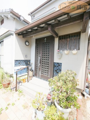 明石市魚住町西岡　中古戸建の玄関