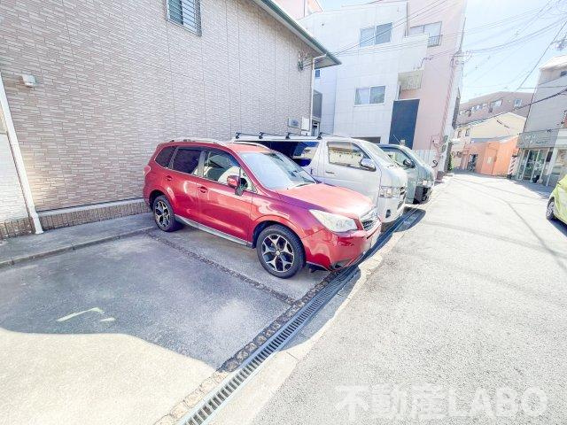 セゾン・グレースの駐車場