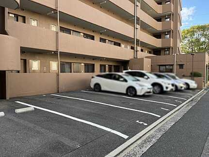 ダイアパレス光南公園の駐車場