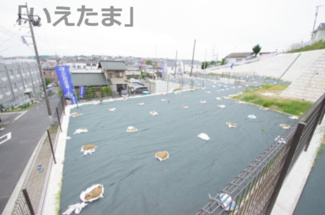 【外観】 | 【仲介手数料無料】川崎市麻生区千代ヶ丘8丁目　売地（全10区画）No.8区画　3780万円 | 東南、南西の角地、道路は6m×6m（ともに公道）
