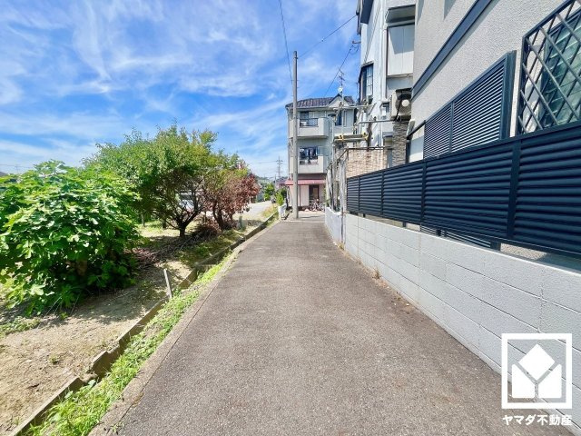 伏見区久我石原町の前面道路含む現地写真