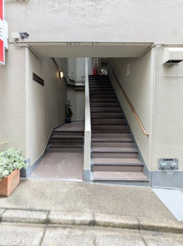 【エントランス】