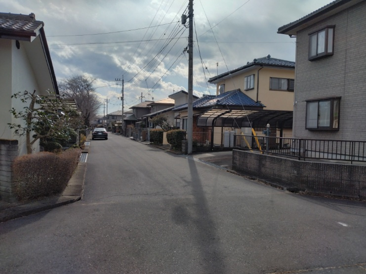 宇都宮市下田原町　戸建ての前面道路含む現地写真