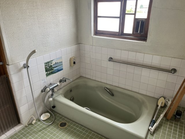 西条市北条中古住宅【650】土地298.93坪　建物不明の浴室