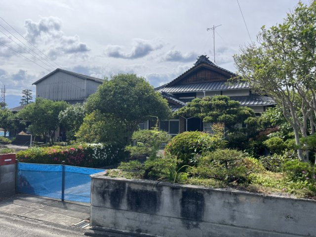 西条市北条中古住宅【650】土地298.93坪　建物不明