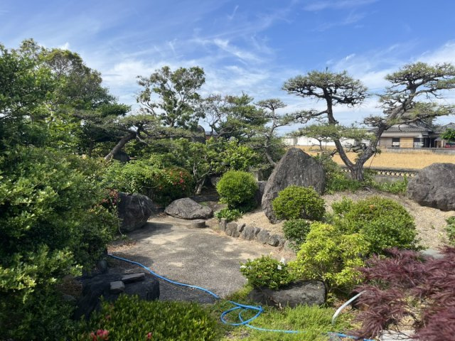 西条市北条中古住宅【650】土地298.93坪　建物不明の庭