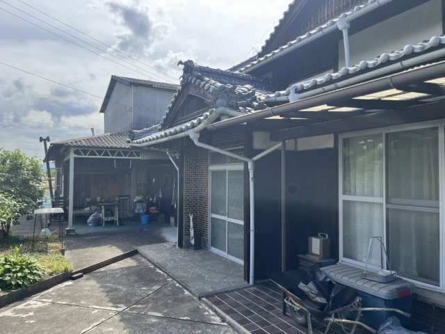 西条市北条中古住宅【650】土地298.93坪　建物不明の外観