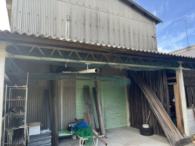 西条市北条中古住宅【650】土地298.93坪　建物不明の外観