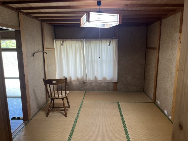 西条市北条中古住宅【650】土地298.93坪　建物不明の和室