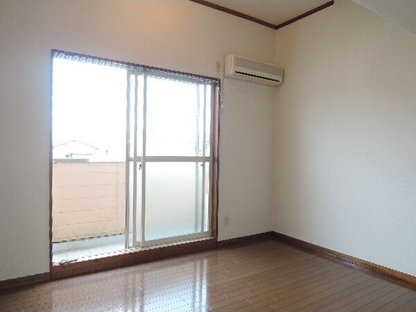 ベネッセ諸岡の居間・リビング