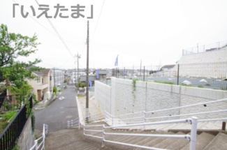 【前面道路含む現地写真】