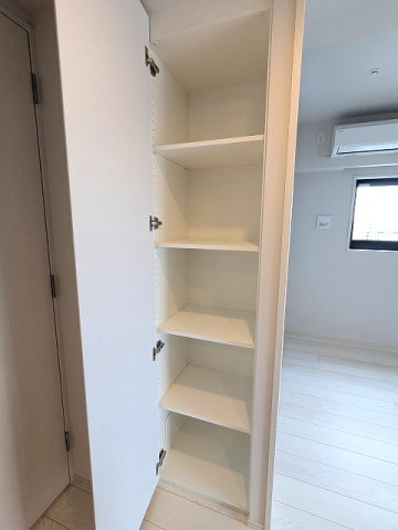 LEFOND PROGRES上野御徒町の設備|便利なリビングの収納です