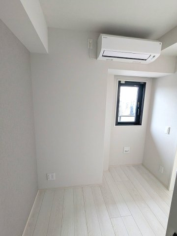 LEFOND PROGRES上野御徒町の設備|3.5帖洋室、ルームカラー3LDKモカグレージュ、その他奇数階オーガニックナチュラル、偶数階ノーブルホワイト、インターネット無料、エアコン3台付、クローゼットには3本のハンガーパイプとネクタイフック付