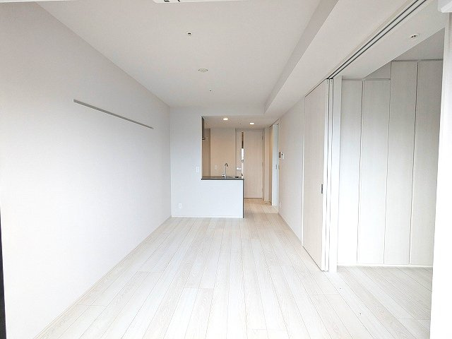 LEFOND PROGRES上野御徒町の居間・リビング|ルームカラー3LDKモカグレージュ、その他奇数階オーガニックナチュラル、偶数階ノーブルホワイト、インターネット無料、カウンターキッチン、エアコン3台付