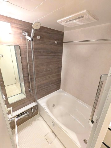 LEFOND PROGRES上野御徒町の浴室|追焚オートバス、浴室換気乾燥機、スライドバー付ワイドシャワーヘッド